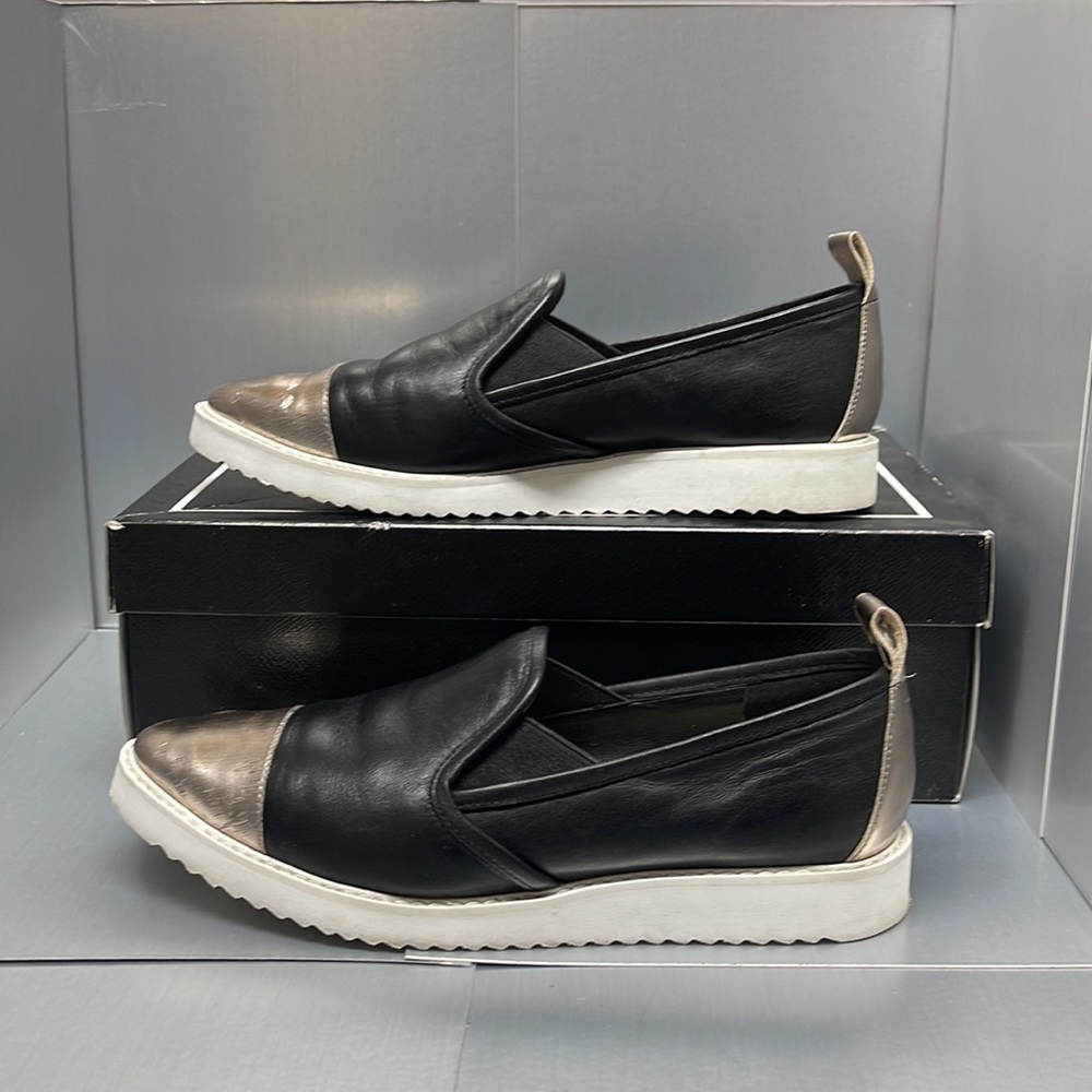Gently used Karl Lagerfeld Paris Nappa Loafer Black/Gold 6.5 - Picture 2 of 8